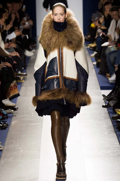 Look 13